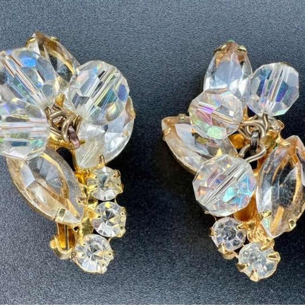 Vintage Juliana D&E Clear & Aurora Borealis Crystal Cluster Clip Earrings